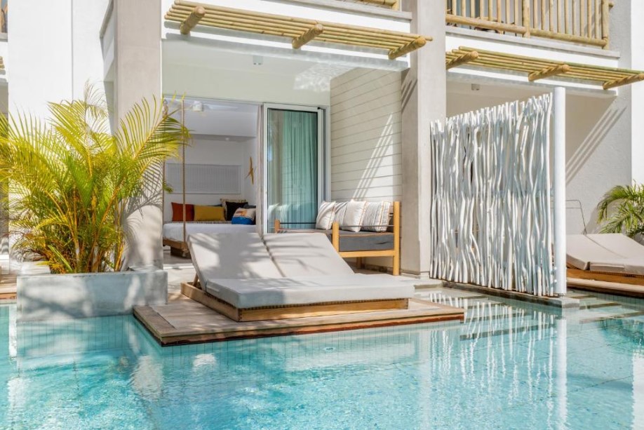 March 2025 swim up room at the Sunrise Attitude in Mauritius!