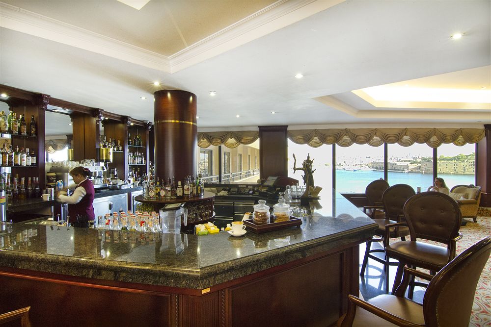 Hotel Bar