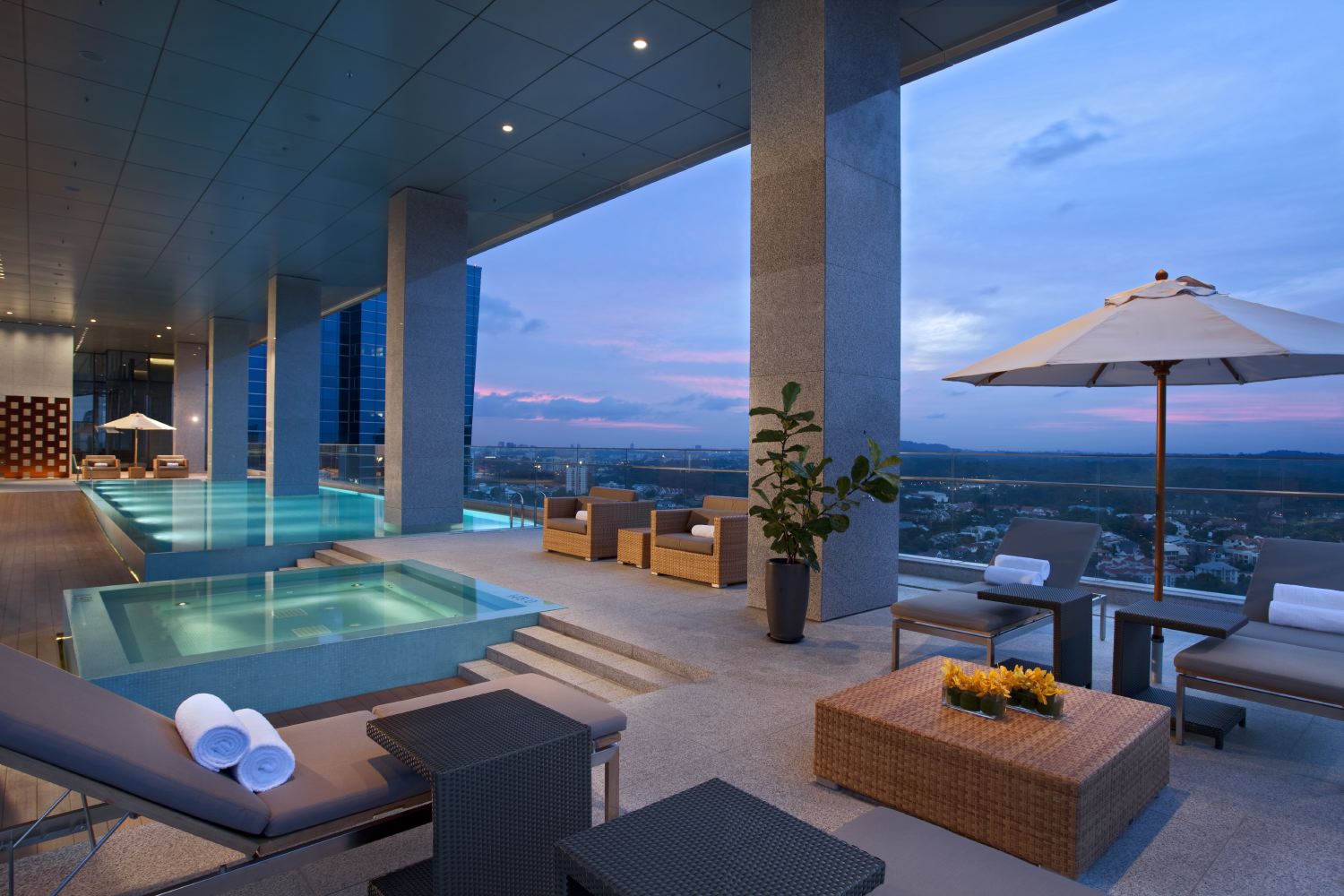 Club Lounge Pool