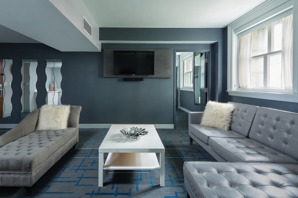 King Studio Suite - Living Area