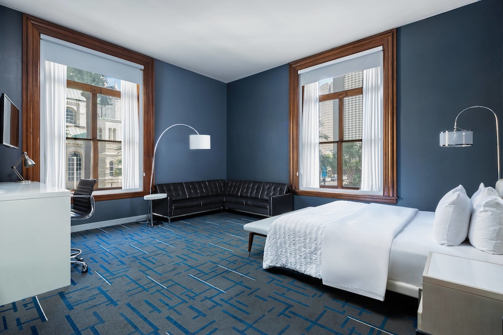 King Deluxe Corner Guest Room
