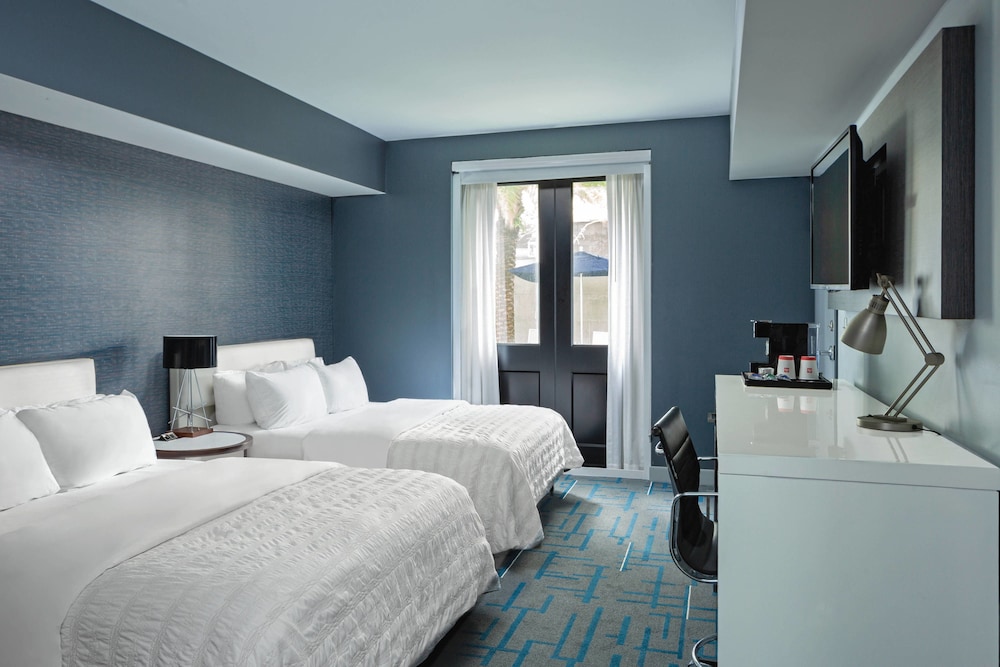 Queen Classic Guest Room