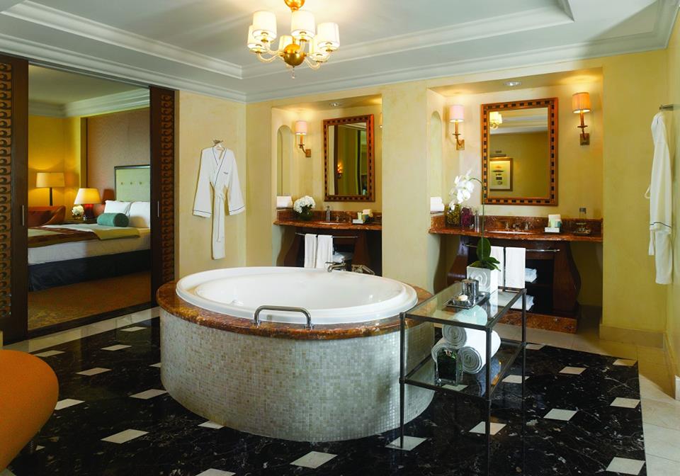 Regal CLub Suite Bathroom