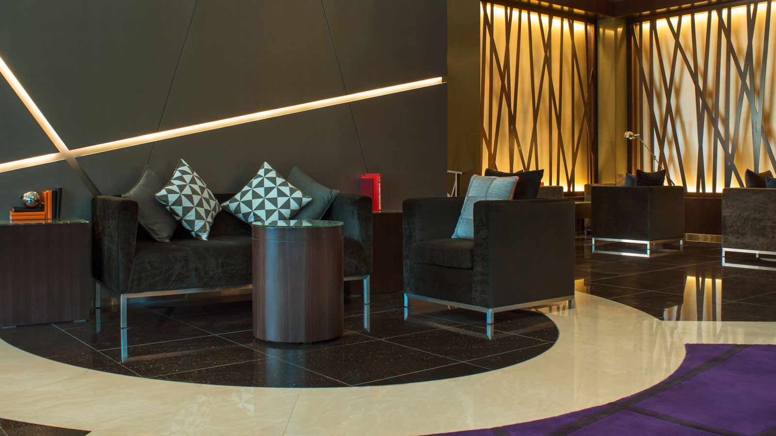 Latitude 25 Bar