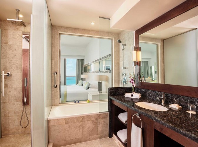 Sea View Junior Suite bathroom