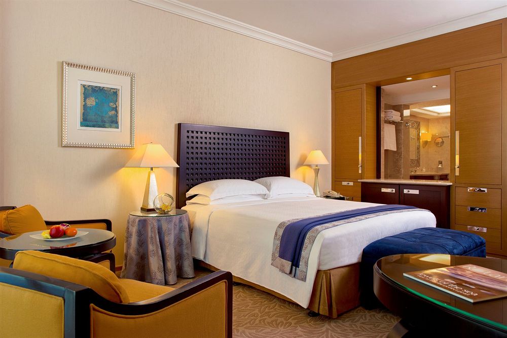 Club Rotana Room