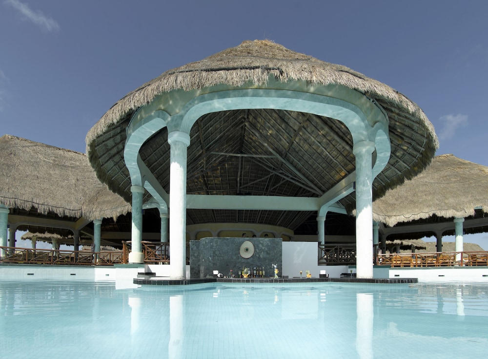 Poolside Bar