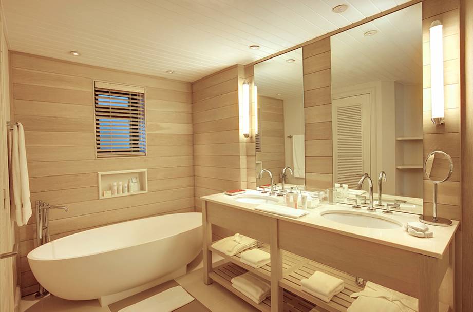 LUX* Junior Suite Bathroom