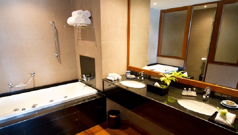 Suite Bathroom