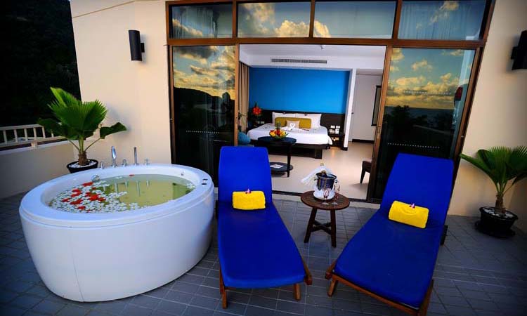 Deluxe Honeymoon Spa Suite at The Terraces