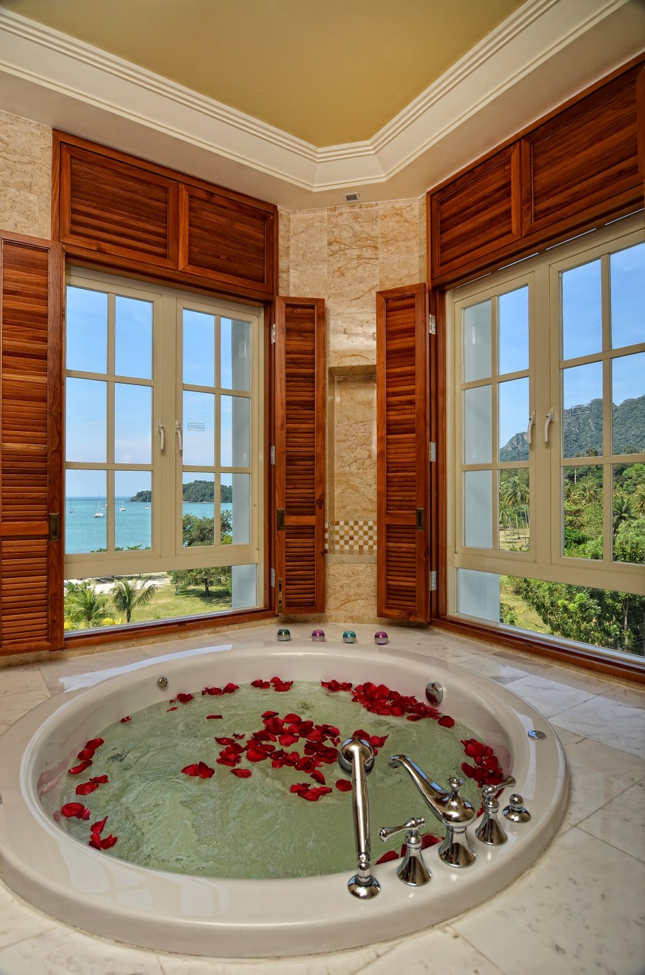 Bathtub for two in Countess Suite