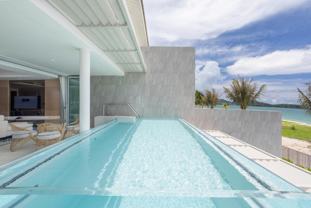 Two-Bedroom Pool Suite Beach View