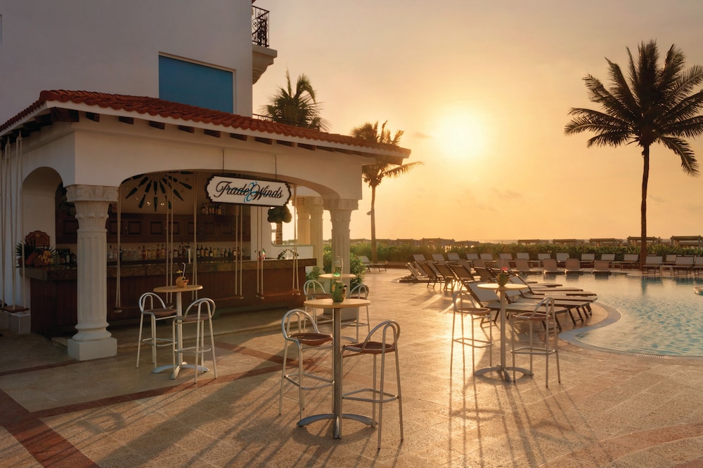 Poolside Bar