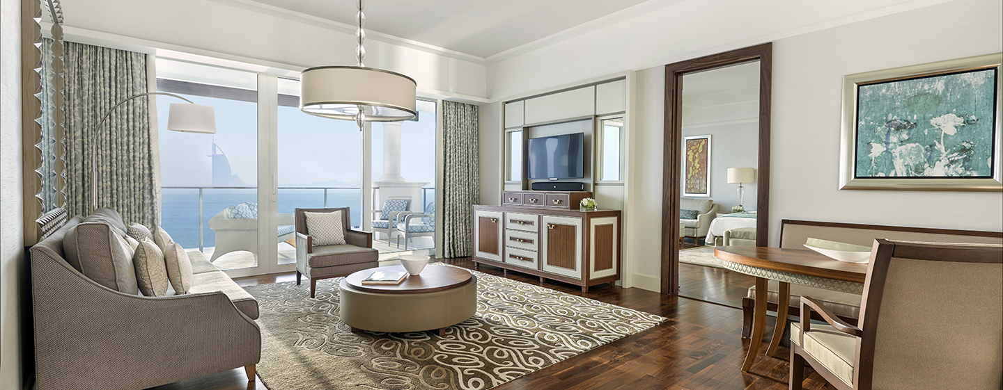 KING DELUXE SUITE - SEA VIEW