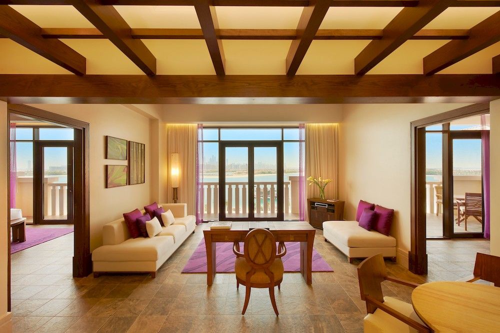 Opera Suite/living room