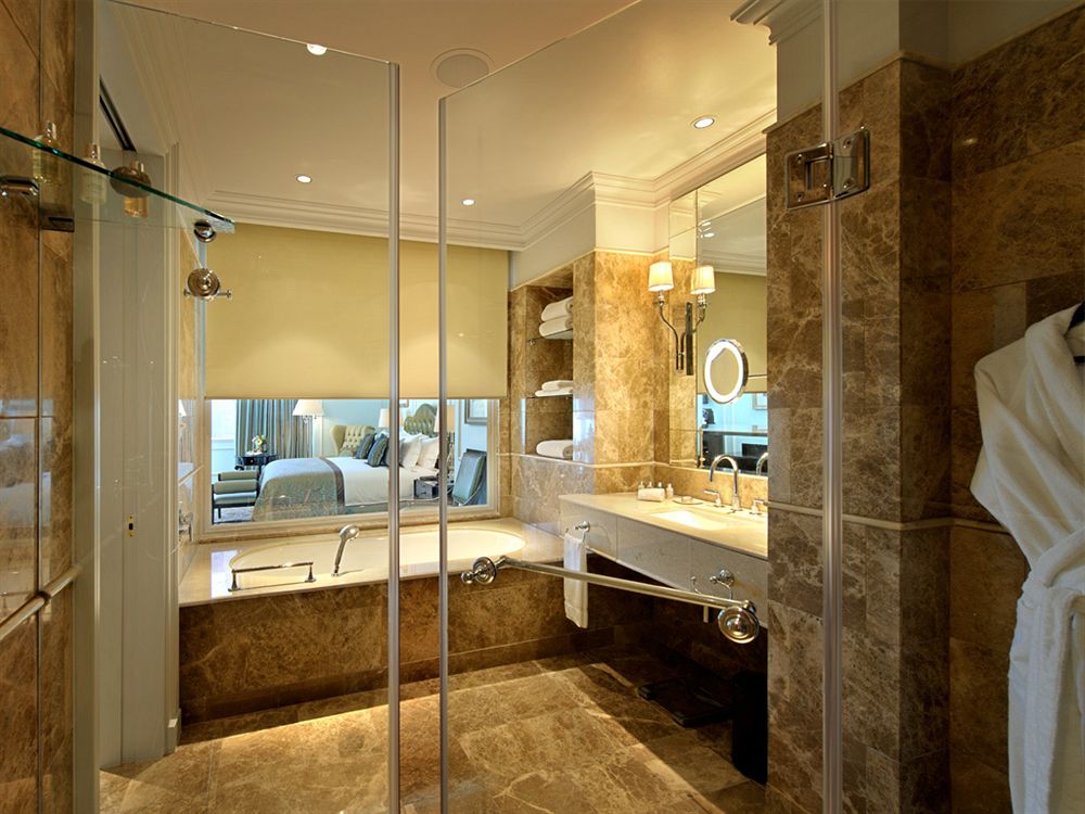 Luxury Suite/bathroom