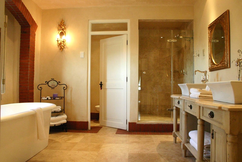 Villa Suites bathroom