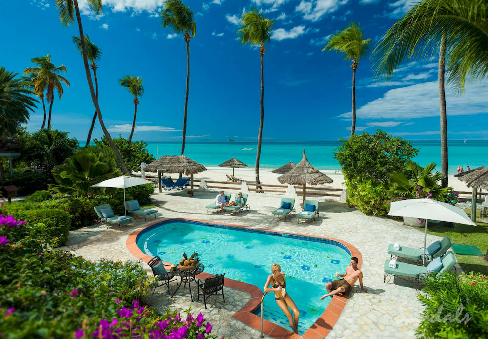Caribbean Beachfront Grande Luxe Club Level Room