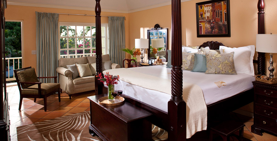 Sunset Bluff Honeymoon Luxury Club Level Room