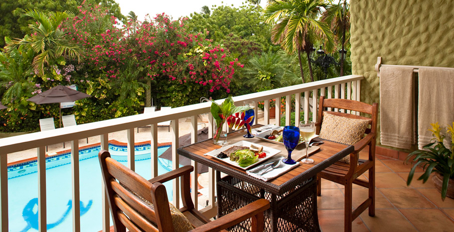 Sunset Bluff Honeymoon Luxury Club Level Room