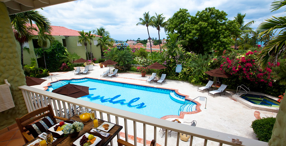 Sunset Bluff Honeymoon Luxury Club Level Room