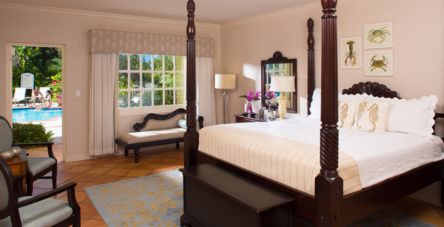 Sunset Bluff Luxury Poolside Walkout Club Level Room
