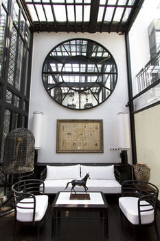Hotel Bar