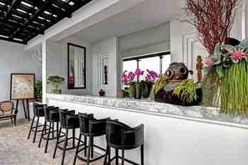 Hotel Bar