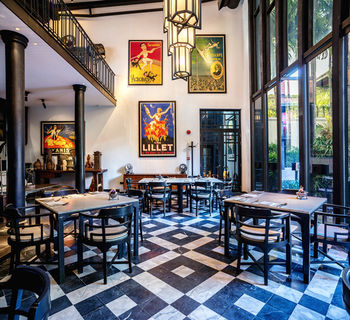 Hotel Bar
