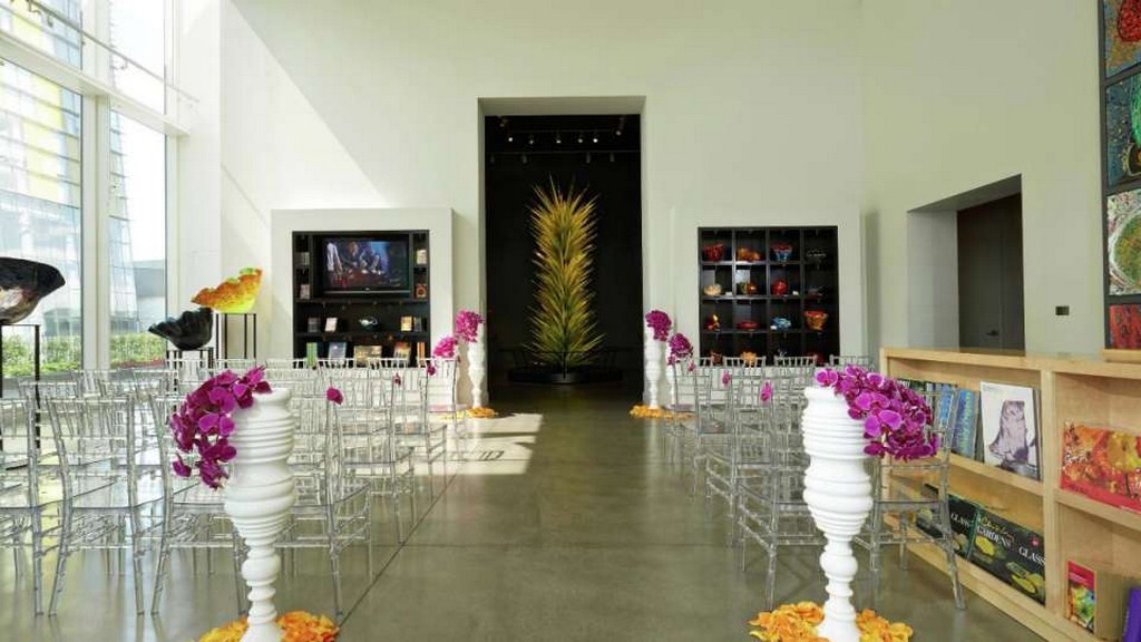 The GALLERY Featuring Dale Chihuly