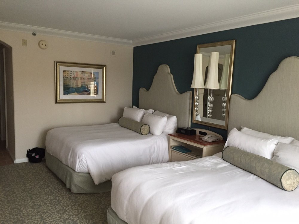 Club 2 Queen Room