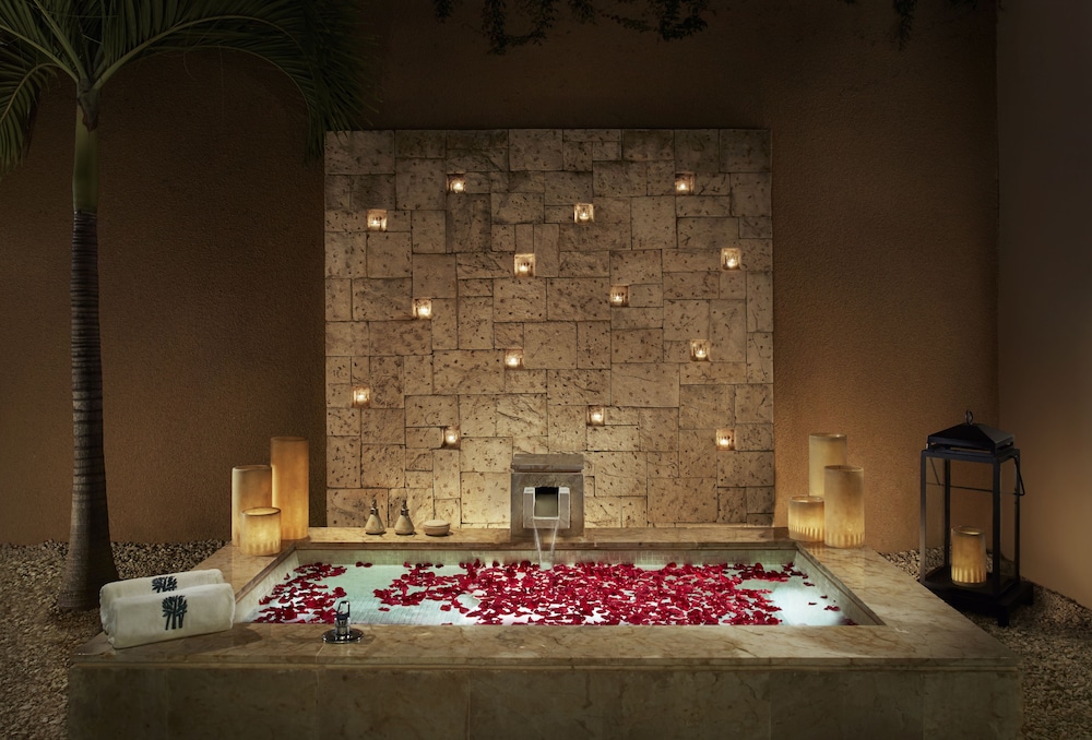 Deep Soaking Bathtub