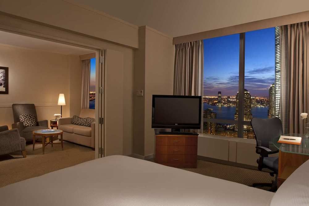1 KING BED 1 BEDROOM SUITE WITH PARLOR