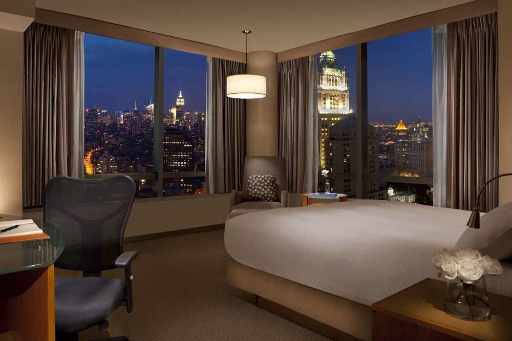 1 KING BED CORNER RM DELUXE CITYVIEW
