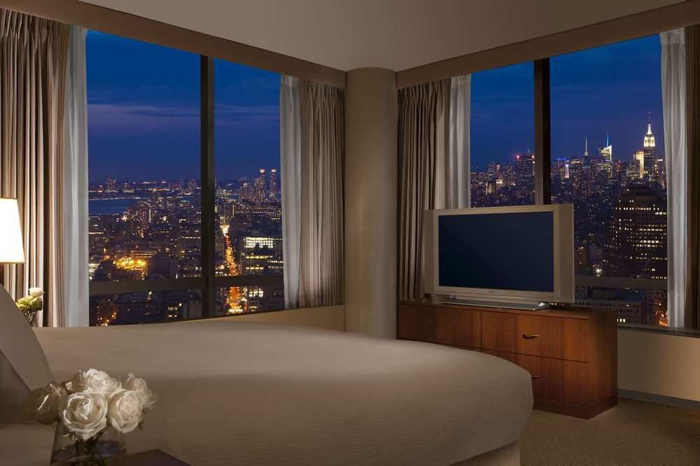 1 KING BED JUNIOR SUITE CITYVIEW