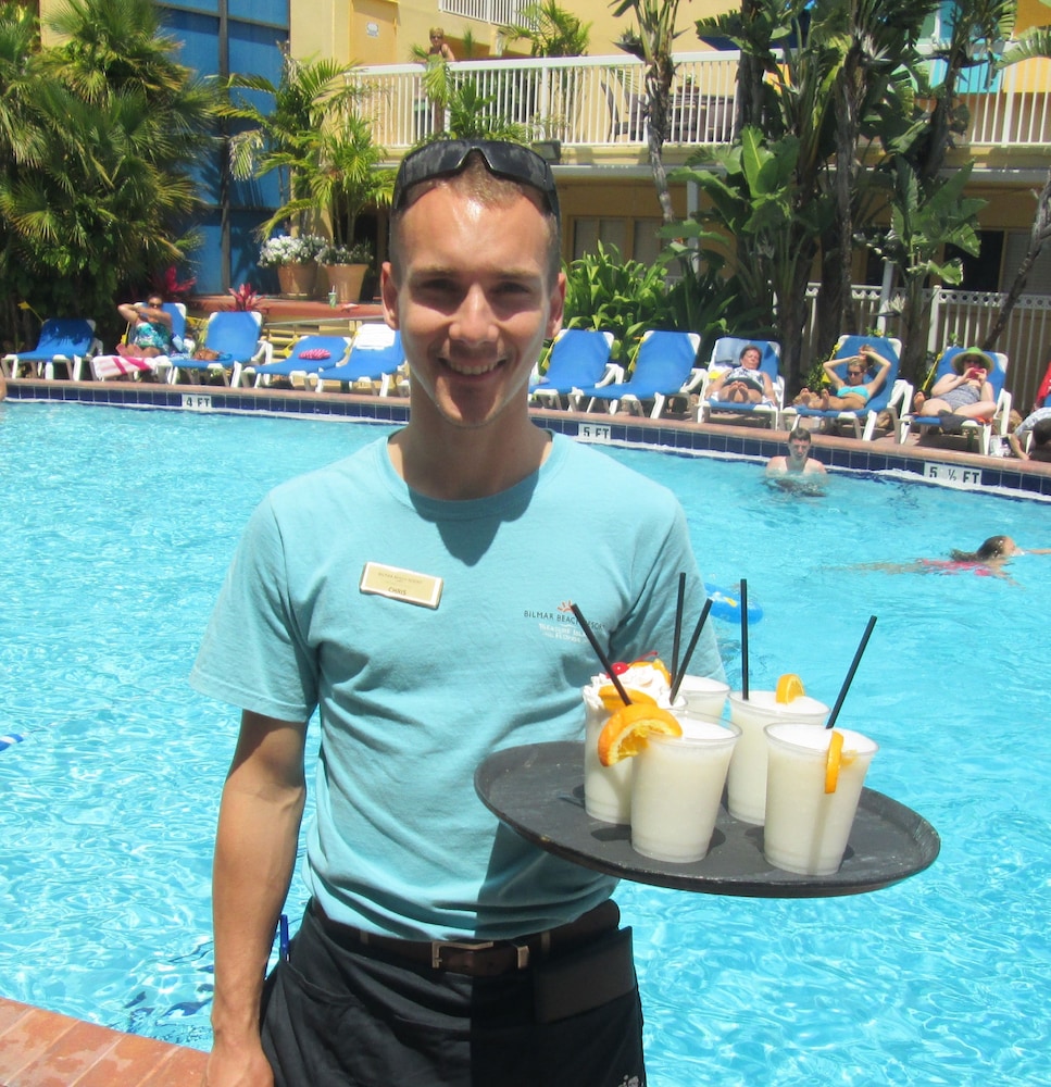 Poolside bar