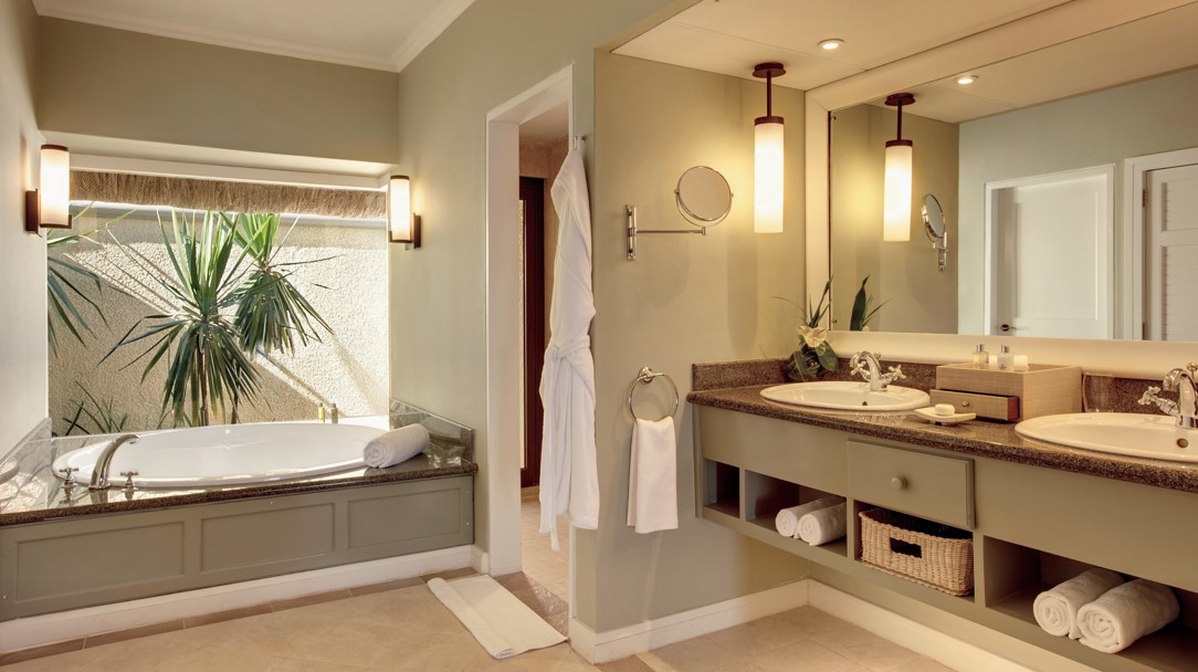 Ocean View / Deluxe Ocean View  Bathroom