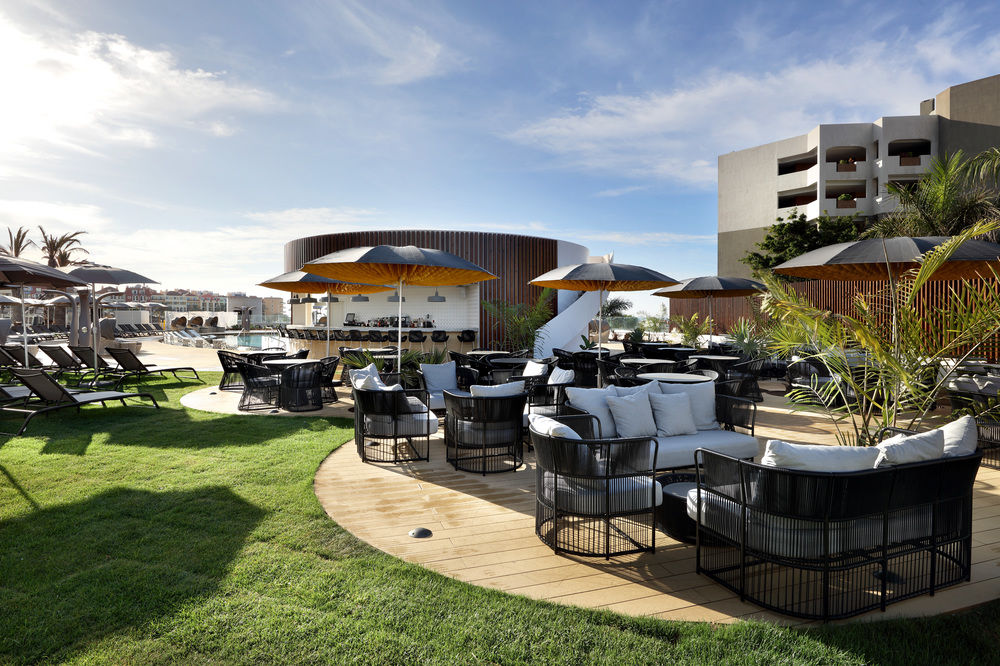 Poolside Bar