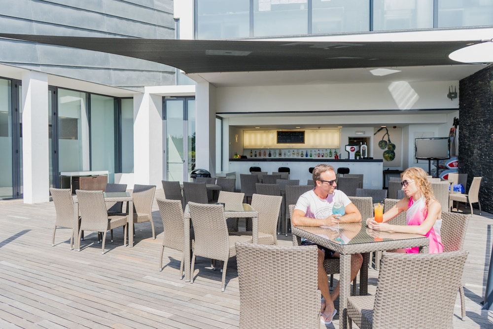 Poolside Bar