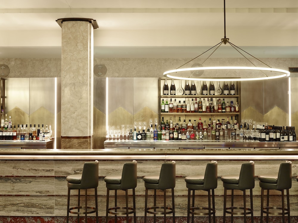 Hotel Bar