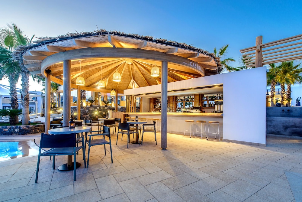 Poolside Bar