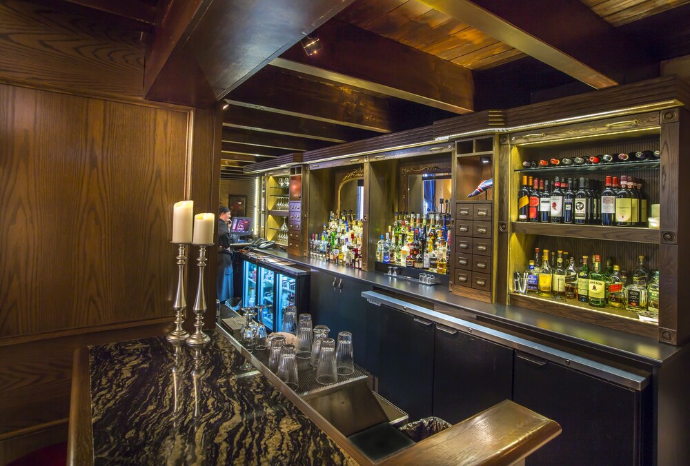 Hotel Bar