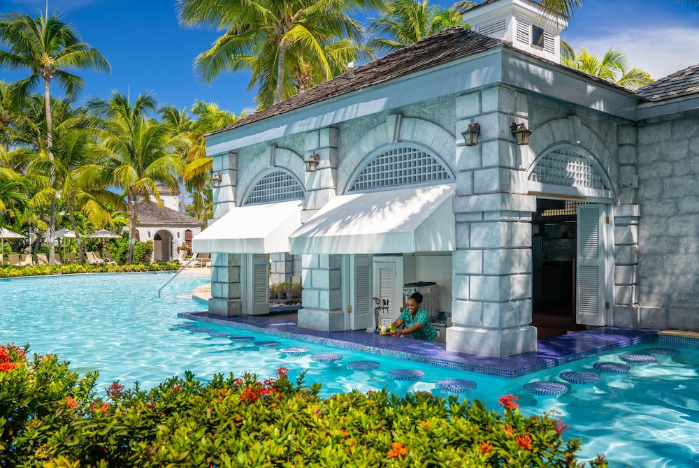 Poolside bar