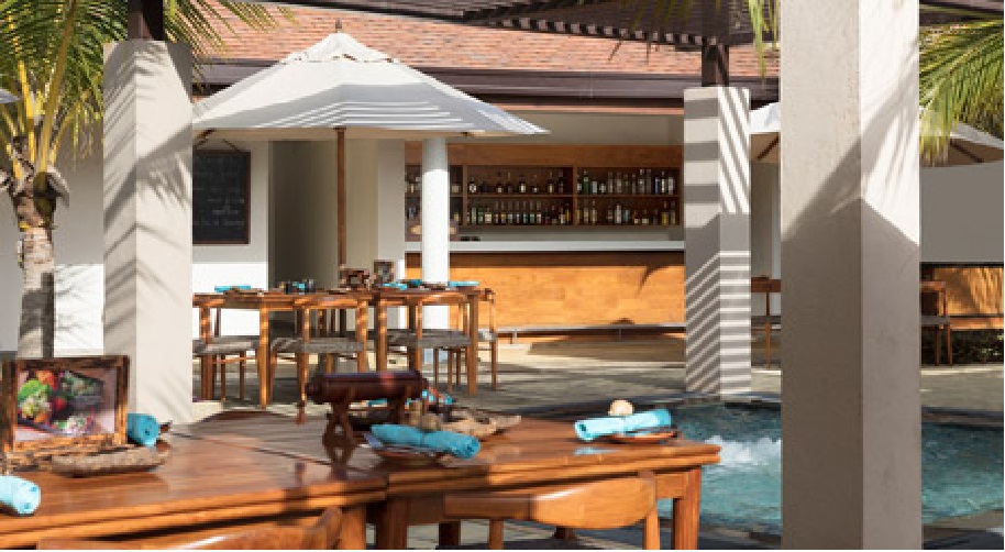 Poolside Bar