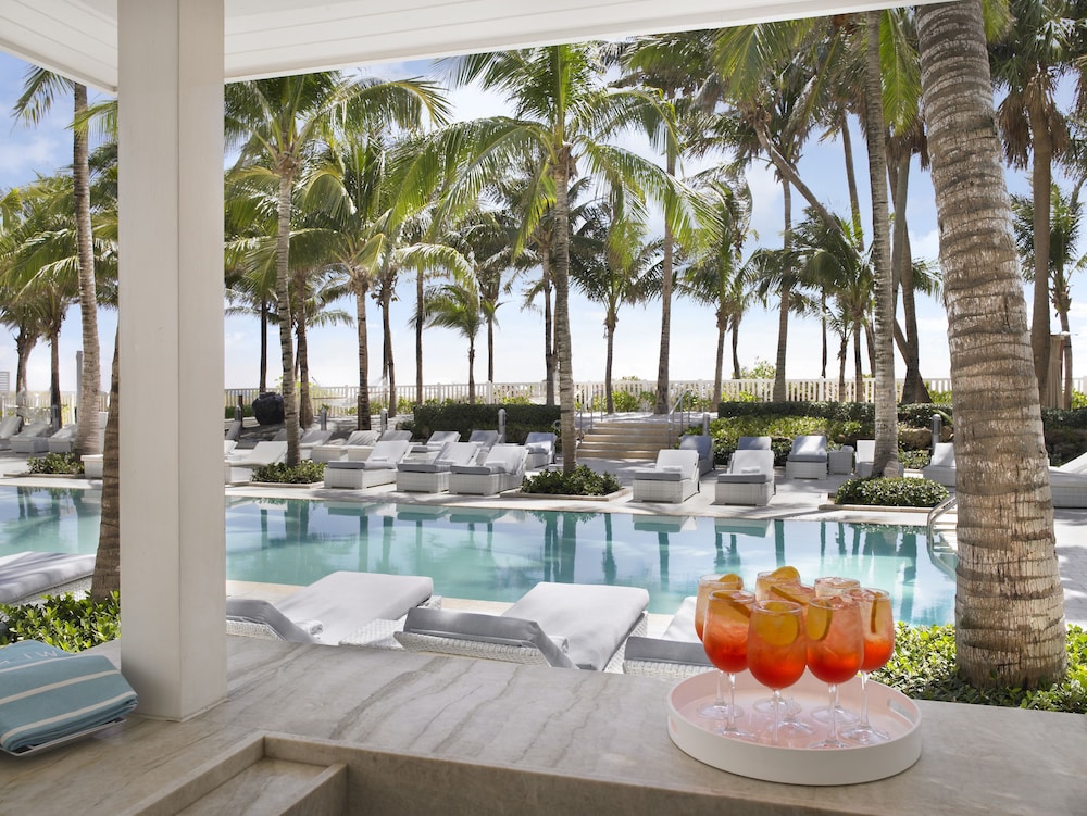 Poolside bar