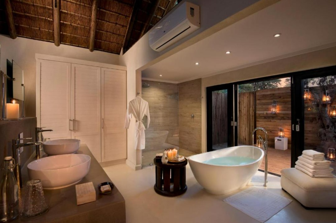 Luxury Room - bathroom