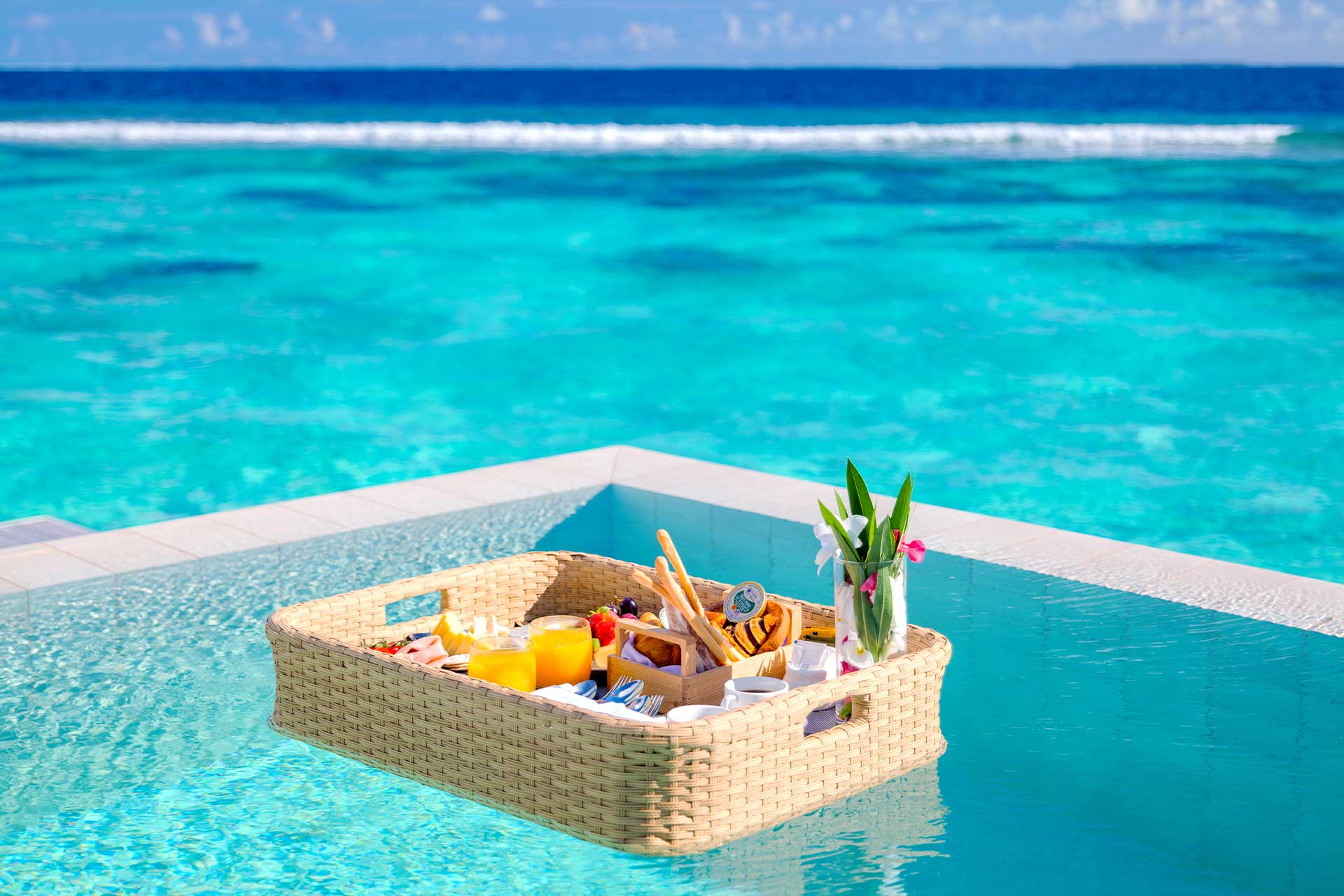 Baglioni Resort Maldives Breakfast Pool