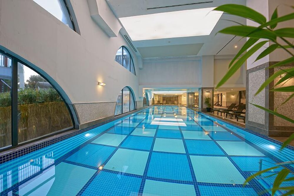 Indoor/outdoor pool