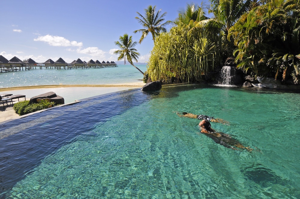 Infinity pool