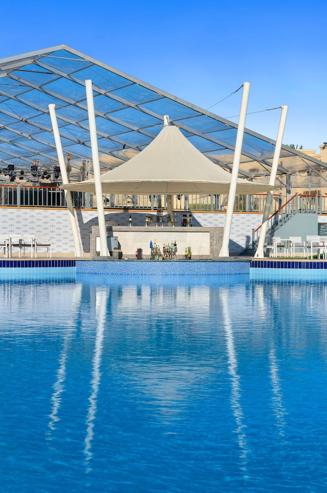 Poolside bar